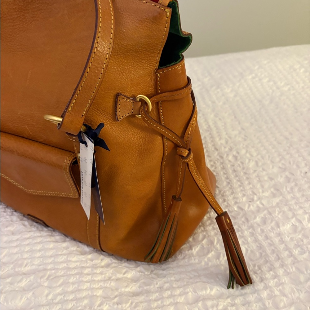 Elegant Tan Leather Handbag - Picture 3 of 8